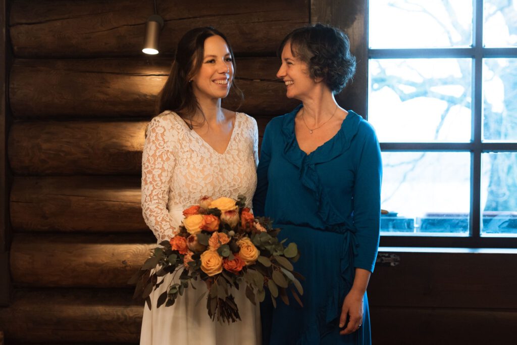 yvonne-ortmann_mit-braut-und-blumen