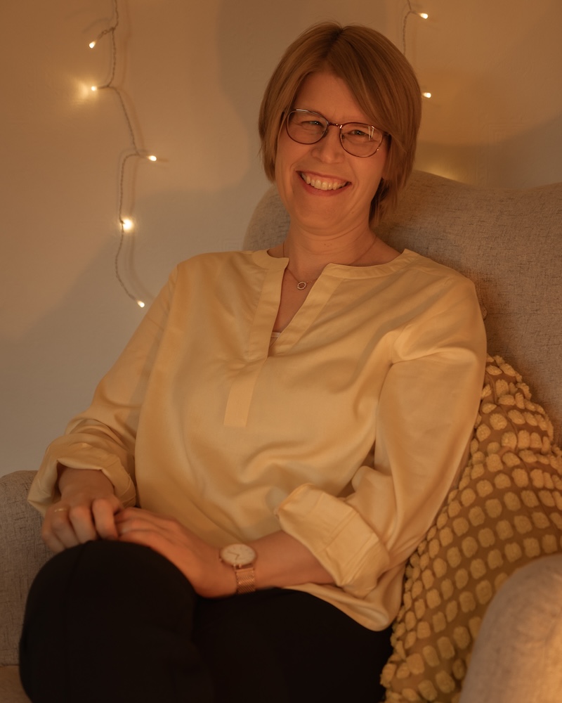 Ilona-Schmidt_auf-Sessel