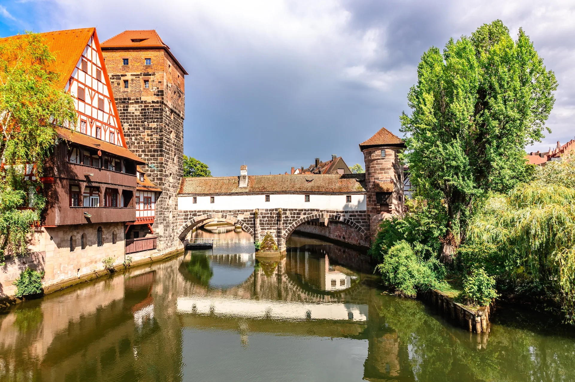 colourful-historic-old-town-with-halftimbered-houses-nuremberg-bridges-pegnitz-river_nuernberg_freepik-com Kopie